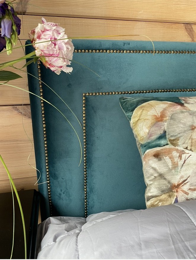 Sängynpääty niiteillä